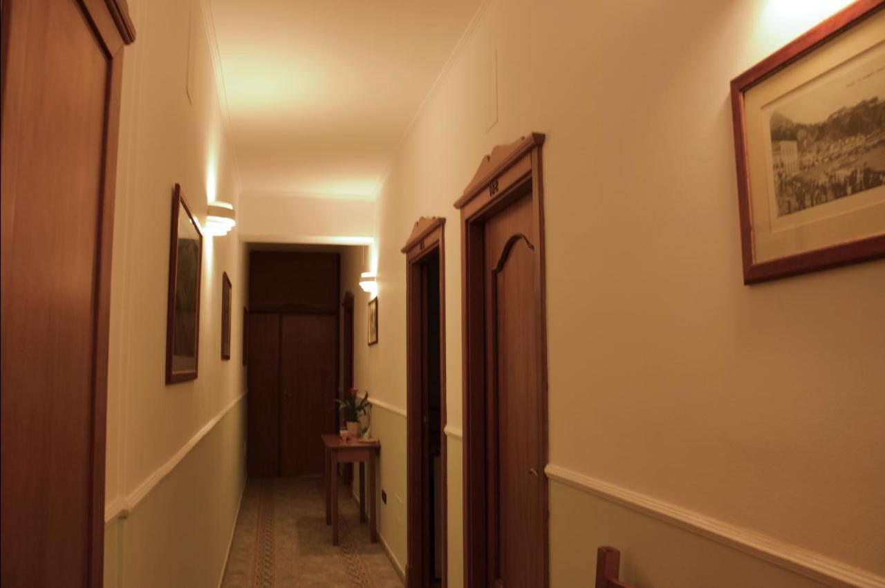 La Trinacria Acomodação com café da manhã Giardini Naxos Exterior foto